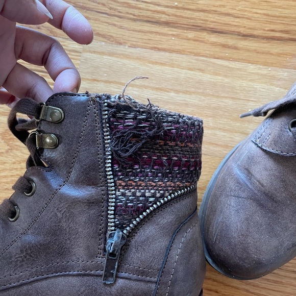 Brown boots - Picture 3 of 6